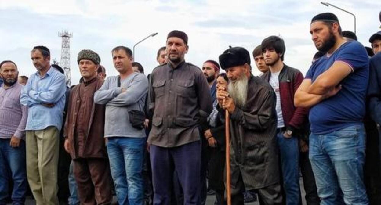 Участники акции протеста в Ингушетии. Фото Умара Йовлоя для "Кавказского узла" Участники акции протеста в Ингушетии. Фото Умара Йовлоя для "Кавказского узла"