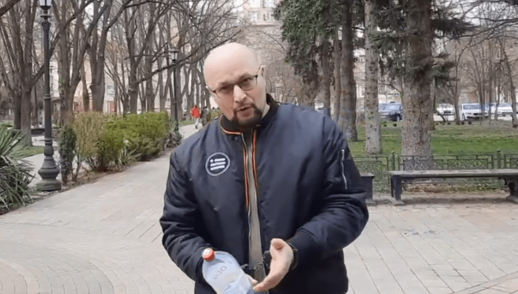 Руслан Хубаев у здания суда. Стоп-кадр видео RusNews от 17.03.24, https://t.me/rusnews/50714 Руслан Хубаев у здания суда. Стоп-кадр видео RusNews от 17.03.24, https://t.me/rusnews/50714