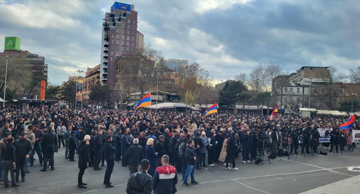 Митинг беженцев из Нагорного Карабаха. Ереван, 20 марта 2024 года. Фото Алвард Григорян для "Кавказского узла". Митинг беженцев из Нагорного Карабаха. Ереван, 20 марта 2024 года. Фото Алвард Григорян для "Кавказского узла".