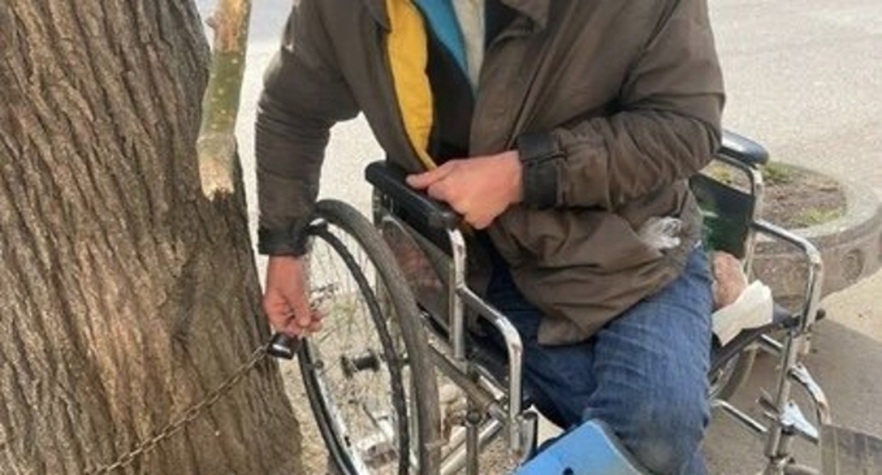 Прикованный к дереву инвалид в Кисловодске, стоп-кадр видео https://www.ntv.ru/novosti/2818219/?ysclid=lu11uyi73f109716418 Прикованный к дереву инвалид в Кисловодске, стоп-кадр видео https://www.ntv.ru/novosti/2818219/?ysclid=lu11uyi73f109716418