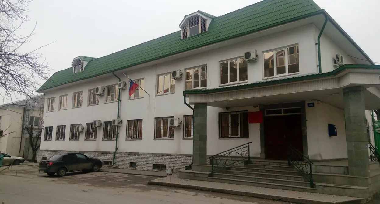 Нальчикский городской суд. Фото: https://yandex.ru/maps/org/nalchikskiy_gorodskoy_sud/1054706133/gallery/?ll=43.600657%2C43.490511&photos%5Bbusiness%5D=1054706133&photos%5Bid%5D=urn%3Ayandex%3Asprav%3Aphoto%3A73222128&z=17 Нальчикский городской суд. Фото: https://yandex.ru/maps/org/nalchikskiy_gorodskoy_sud/1054706133/gallery/?ll=43.600657%2C43.490511&photos%5Bbusiness%5D=1054706133&photos%5Bid%5D=urn%3Ayandex%3Asprav%3Aphoto%3A73222128&z=17