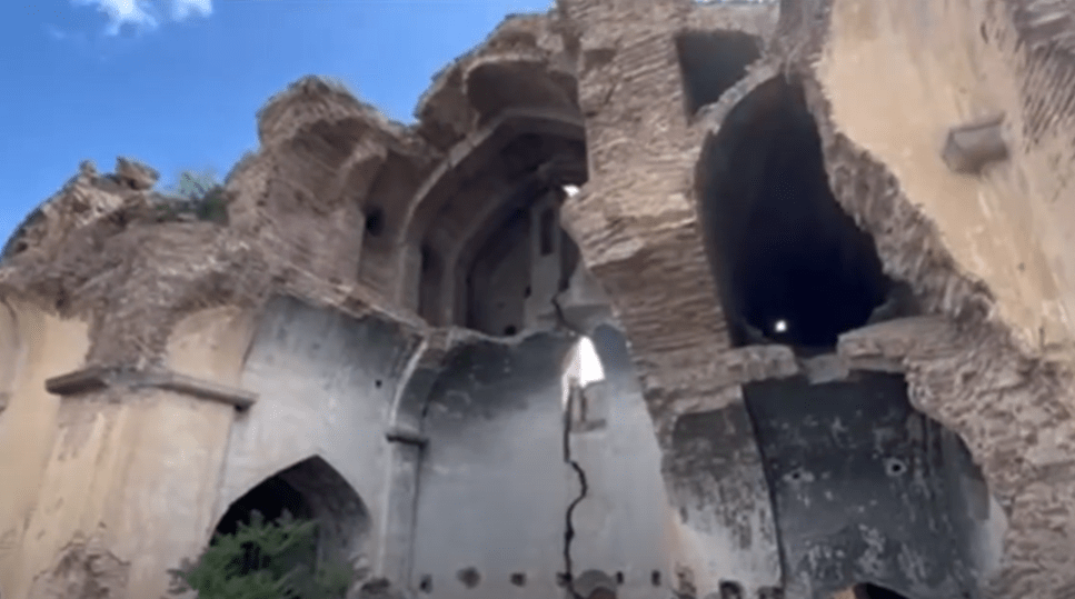 Состояние церкви Кармир Аветаран в Тбилиси. Стоп-кадр видео из YouTube-канала URBEX Guy Clément от 15.07.22, https://www.youtube.com/watch?v=849eU7IBj8M Состояние церкви Кармир Аветаран в Тбилиси. Стоп-кадр видео из YouTube-канала URBEX Guy Clément от 15.07.22, https://www.youtube.com/watch?v=849eU7IBj8M