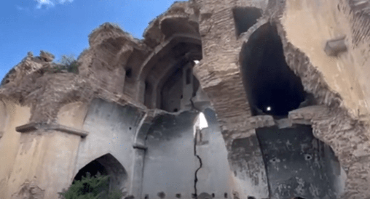 Состояние церкви Кармир Аветаран в Тбилиси. Стоп-кадр видео из YouTube-канала URBEX Guy Clément от 15.07.22, https://www.youtube.com/watch?v=849eU7IBj8M Состояние церкви Кармир Аветаран в Тбилиси. Стоп-кадр видео из YouTube-канала URBEX Guy Clément от 15.07.22, https://www.youtube.com/watch?v=849eU7IBj8M