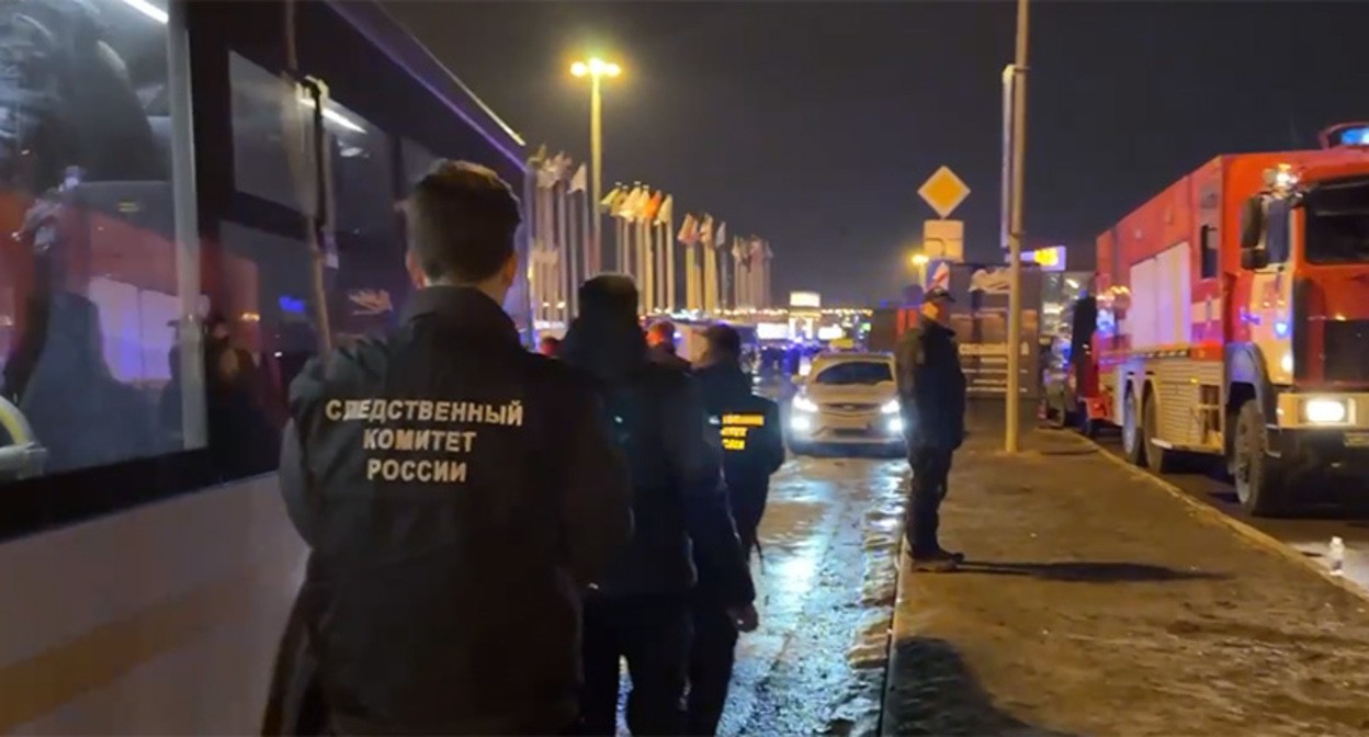 На месте теракта в Красногорске. Кадр из видео в телеграм-канале Следкома https://t.me/sledcom_press/12291 На месте теракта в Красногорске. Кадр из видео в телеграм-канале Следкома https://t.me/sledcom_press/12291