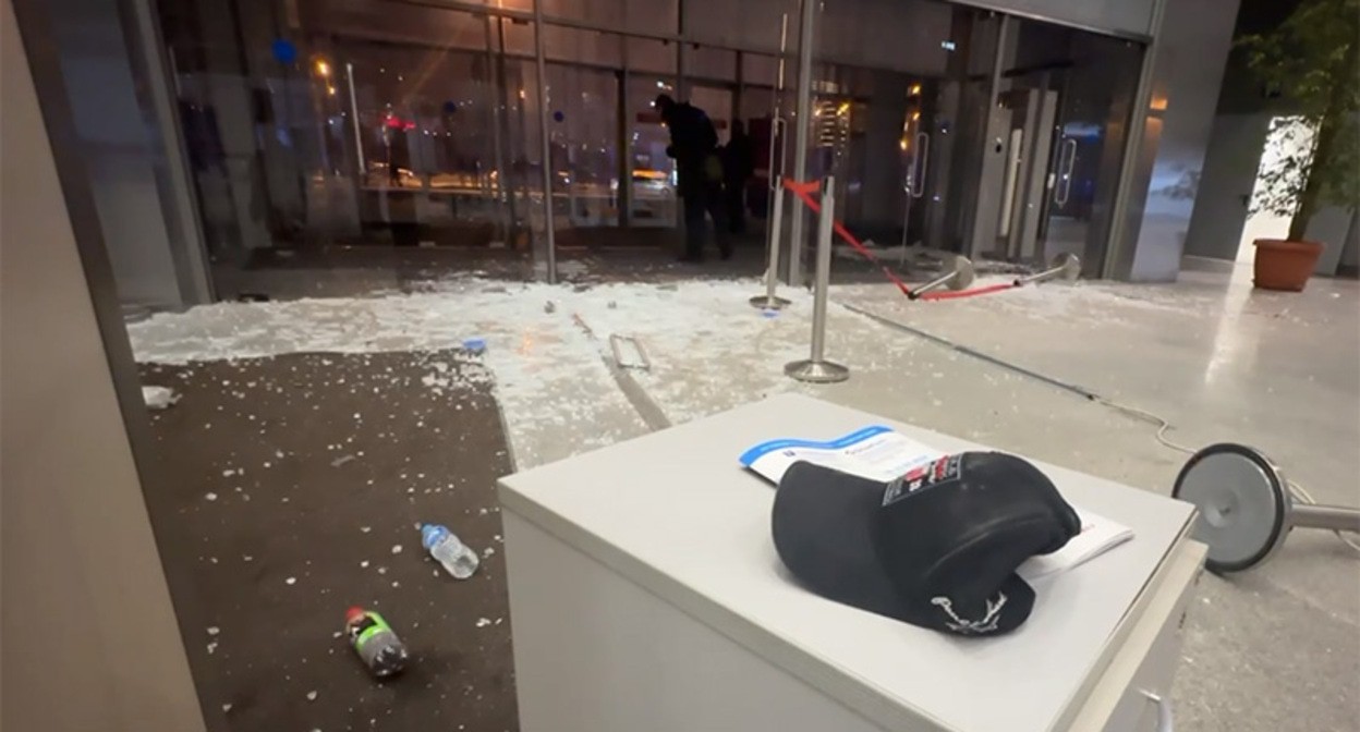 На месте теракта в "Крокус Сити Холле" в Красногорске. Кадр из видео в телеграм-канале Следкома https://t.me/sledcom_press/12291 На месте теракта в "Крокус Сити Холле" в Красногорске. Кадр из видео в телеграм-канале Следкома https://t.me/sledcom_press/12291