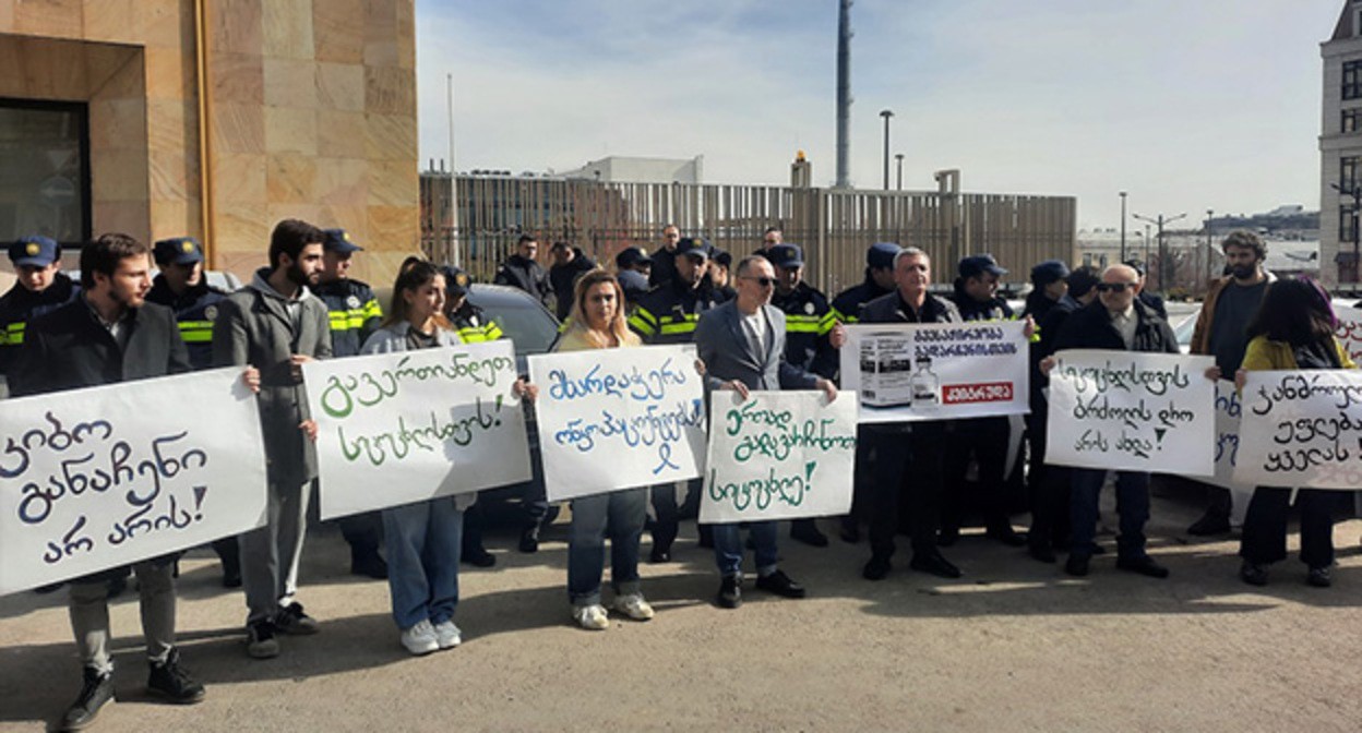 Участники протестов в Тбилиси. Февраль 2024 г. Фото: Gazeti Batumelebi LLC https://ru.netgazeti.ge/58804/ Участники протестов в Тбилиси. Февраль 2024 г. Фото: Gazeti Batumelebi LLC https://ru.netgazeti.ge/58804/