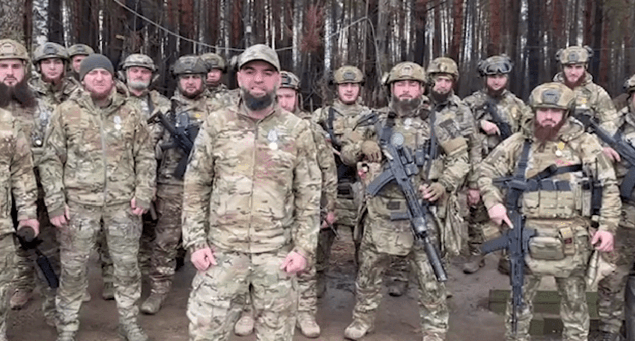 Скриншот видео с награжденными бойцами "Ахмата". Публикация в Telegram-канале Рамзана Кадырова t.me/RKadyrov_95/4615 Скриншот видео с награжденными бойцами "Ахмата". Публикация в Telegram-канале Рамзана Кадырова t.me/RKadyrov_95/4615