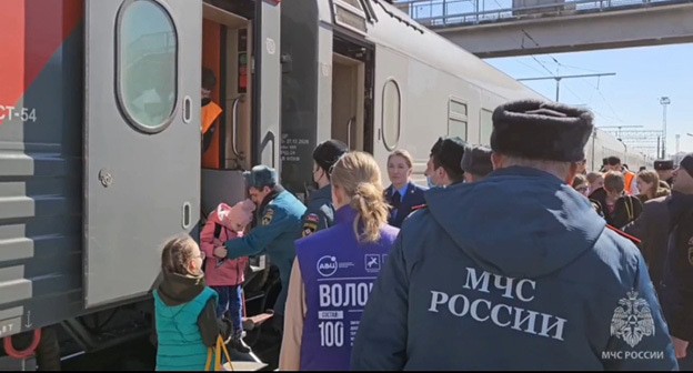 Встреча жителей Белгородской области в Кабардино-Балкарии. Скриншот видео Телеграм-канала МЧС от 28 марта 2024 г. https://t.me/mchskbr/3877?single Встреча жителей Белгородской области в Кабардино-Балкарии. Скриншот видео Телеграм-канала МЧС от 28 марта 2024 г. https://t.me/mchskbr/3877?single