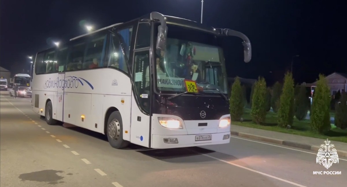 Автобусы с детьми из Белгородской области. Кадр видео управления МЧС по Ставропольскому краю https://t.me/sk_gumchs/7025 Автобусы с детьми из Белгородской области. Кадр видео управления МЧС по Ставропольскому краю https://t.me/sk_gumchs/7025