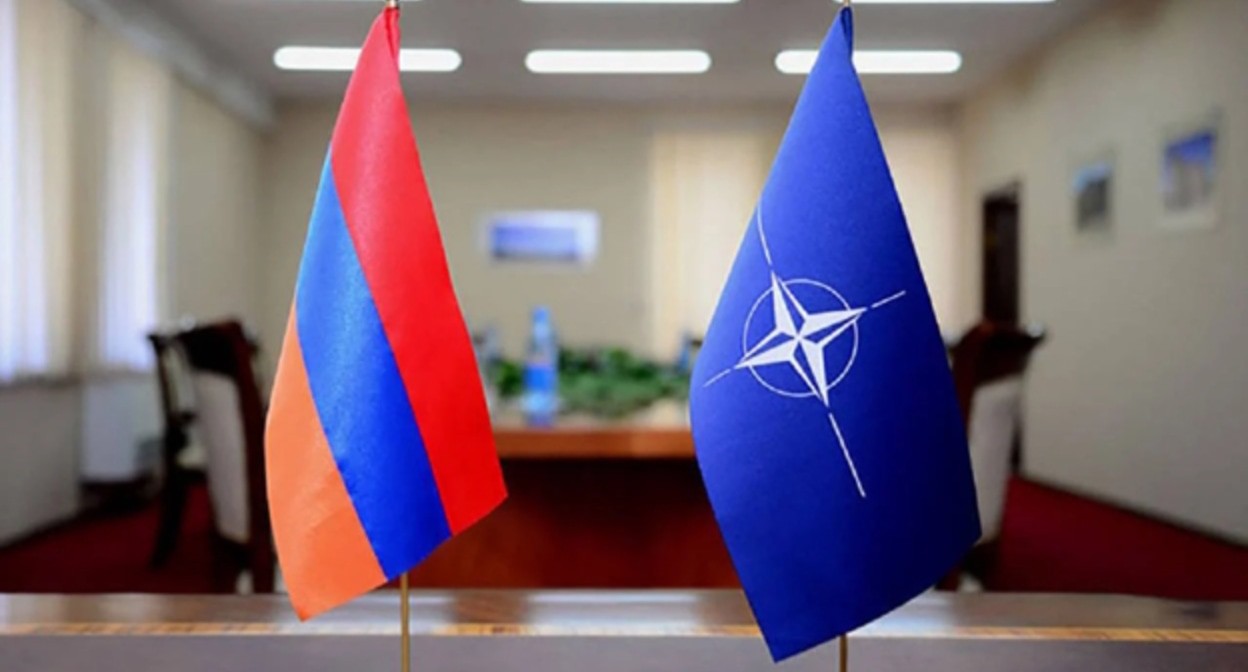 Флаги Армении и НАТО, фото: topwar, https://topwar.ru/145157-armeniya-dreyfuet-v-nato.html Флаги Армении и НАТО, фото: topwar, https://topwar.ru/145157-armeniya-dreyfuet-v-nato.html