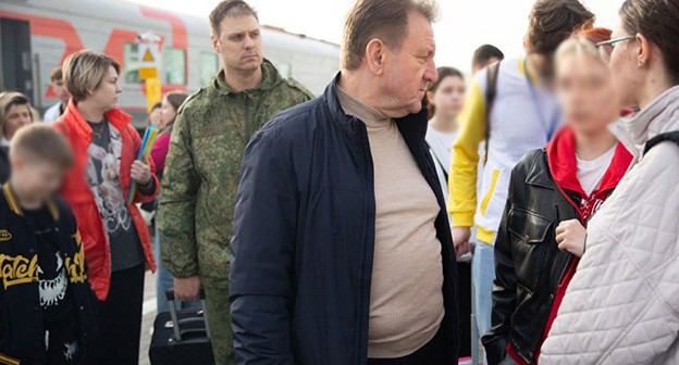Дети и их сопровождающие, прибыли в Ставрополь из Белгородской области. Фото: Телеграм-канал администрация города Ставрополя от 03.04.2024 г. https://t.me/stavadm1777/10558 Дети и их сопровождающие, прибыли в Ставрополь из Белгородской области. Фото: Телеграм-канал администрация города Ставрополя от 03.04.2024 г. https://t.me/stavadm1777/10558