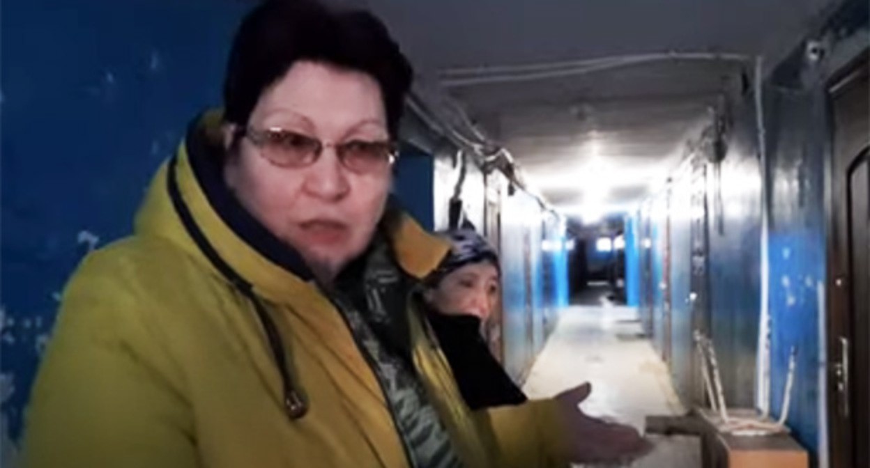 Жильцы аварийных общежитий Каспийска. Скриншот видео "Кавказского узла" https://www.youtube.com/watch?v=e9CR5Lps-mI Жильцы аварийных общежитий Каспийска. Скриншот видео "Кавказского узла" https://www.youtube.com/watch?v=e9CR5Lps-mI