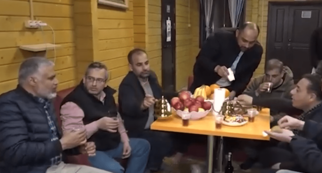 Беженцы из Палестины отметили в Чечне Ураза-байрам. Стоп-кадр видео телекомпании "Вайнах", опубликованного 12.04.24 в Telegram-канале Ахмеда Дудаева. https://t.me/akhmeddudaev/3174 Беженцы из Палестины отметили в Чечне Ураза-байрам. Стоп-кадр видео телекомпании "Вайнах", опубликованного 12.04.24 в Telegram-канале Ахмеда Дудаева. https://t.me/akhmeddudaev/3174
