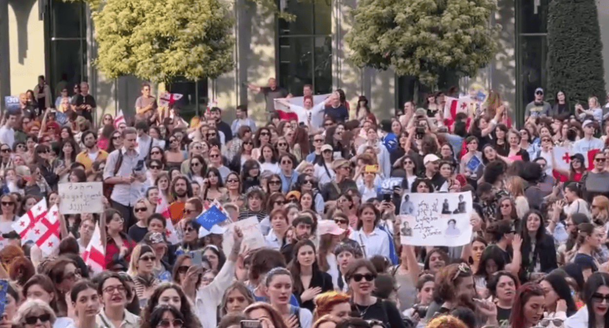 Женский марш в Тбилиси. Стоп-кадр видео Tbilisi Life от 20.04.24, https://t.me/Tbilisi_life/24690 Женский марш в Тбилиси. Стоп-кадр видео Tbilisi Life от 20.04.24, https://t.me/Tbilisi_life/24690