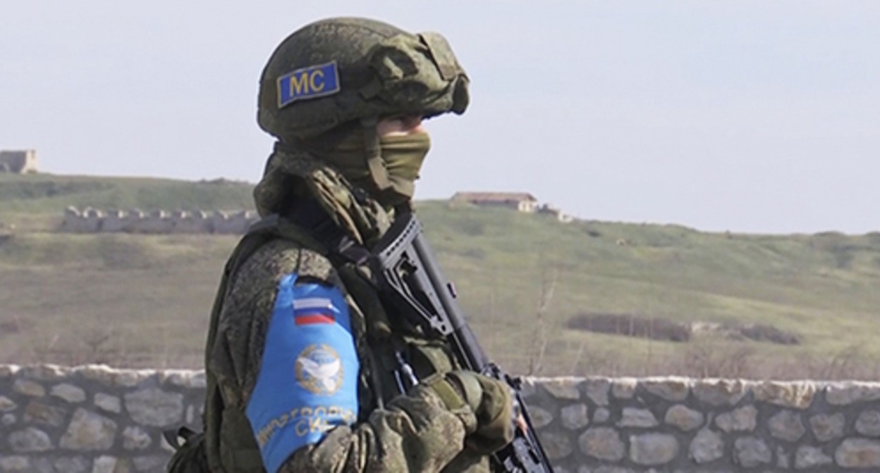 Российский миротворец в Нагорном Карабахе. Фото: https://function.mil.ru/news_page/country/more.htm?id=12406322@egNews Российский миротворец в Нагорном Карабахе. Фото: https://function.mil.ru/news_page/country/more.htm?id=12406322@egNews