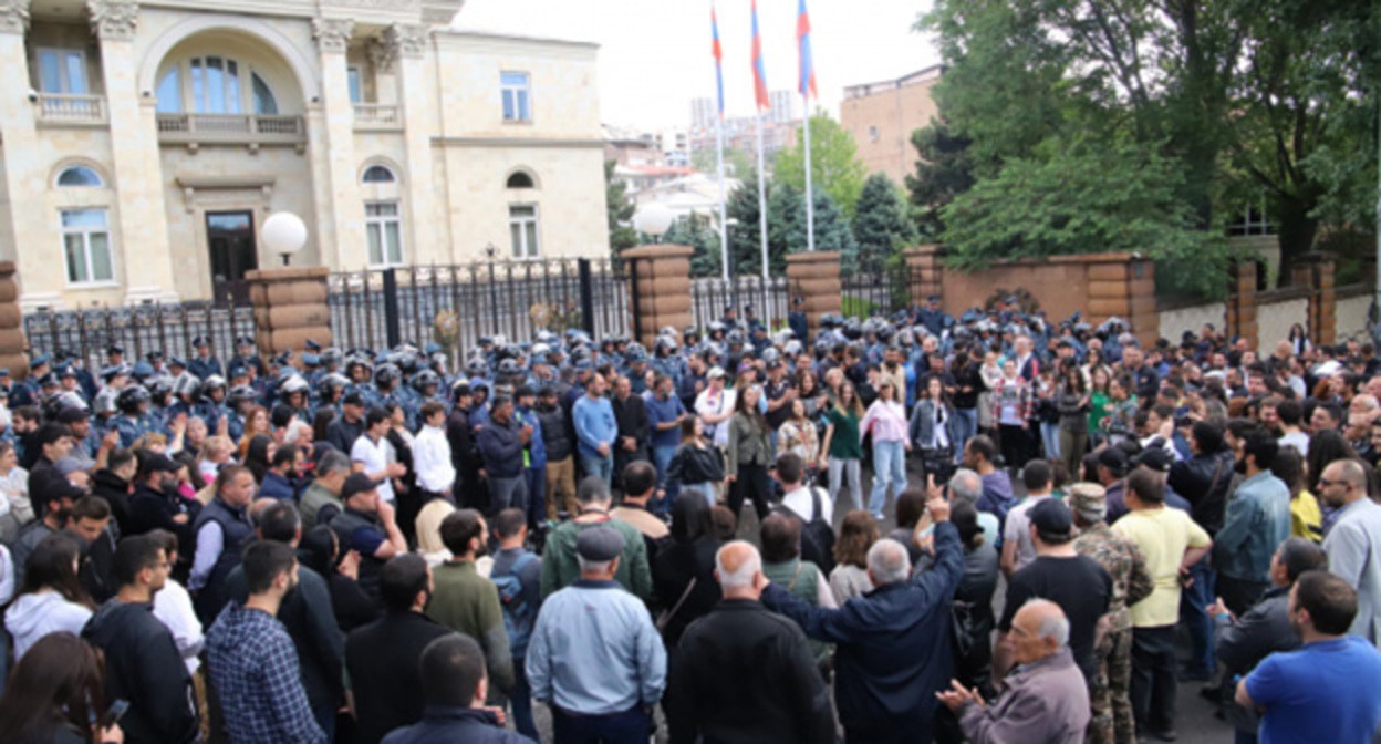 Протестная акция в Воскепаре. Скриншот видео https://armeniatoday.news/politics-ru/734022/ Протестная акция в Воскепаре. Скриншот видео https://armeniatoday.news/politics-ru/734022/