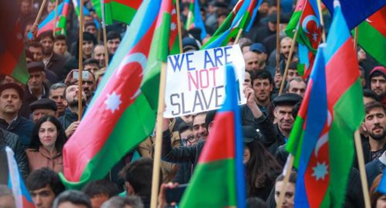 Участники митинга против итогов выборов в Азербайджане. Баку, 14 апреля 2018 года. Фото Азиза Каримова для "Кавказского узла". Участники митинга против итогов выборов в Азербайджане. Баку, 14 апреля 2018 года. Фото Азиза Каримова для "Кавказского узла".