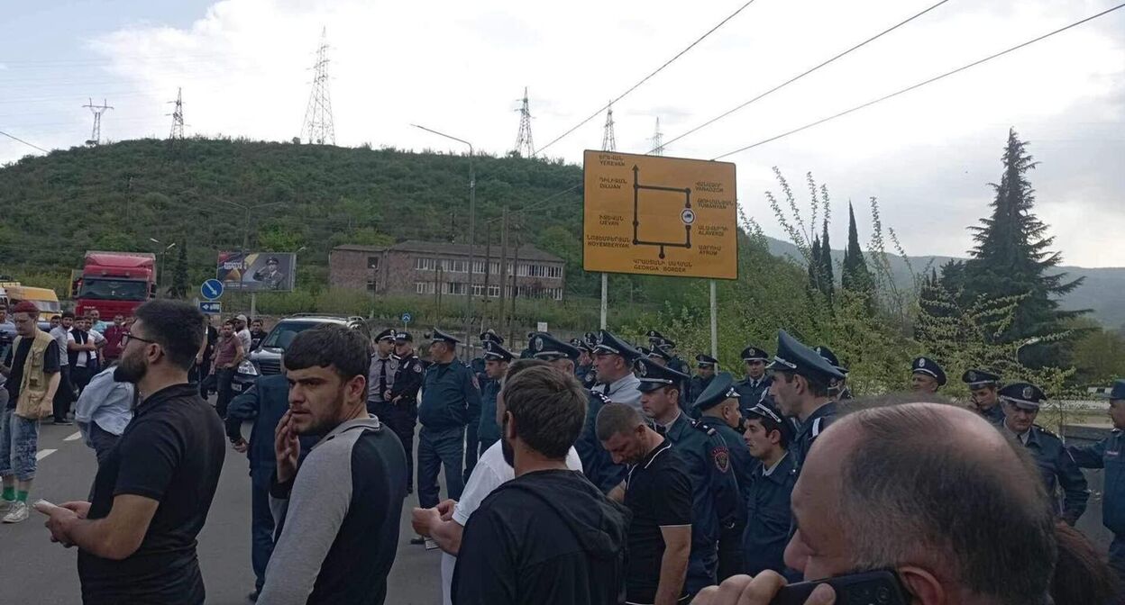 Жители села Воскепар на сходе. Photo : Tavush for the Motherland Жители села Воскепар на сходе. Photo : Tavush for the Motherland