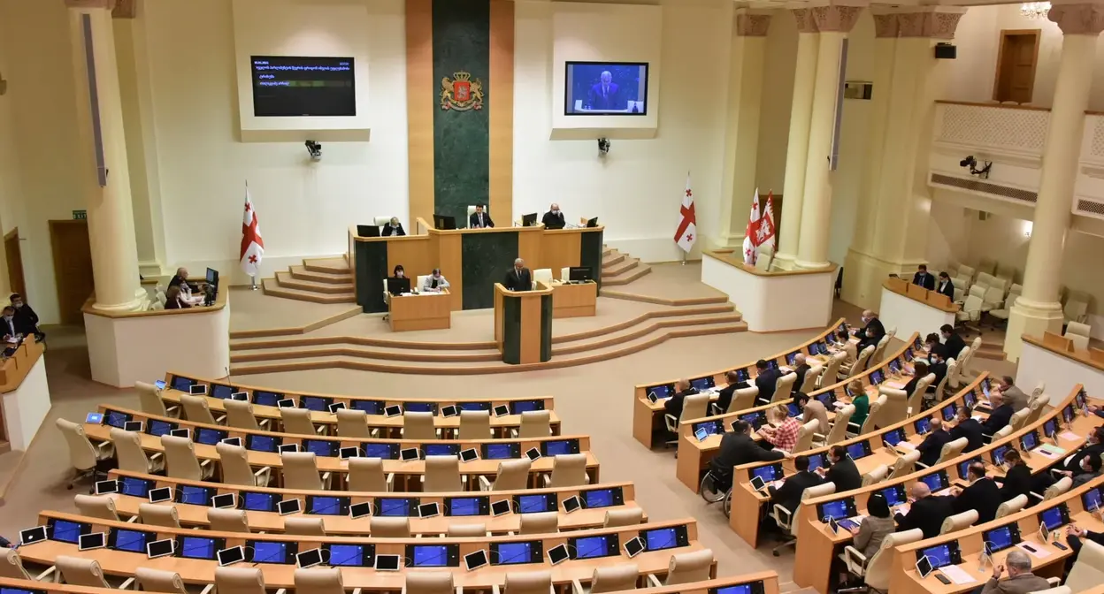 Парламент Грузии. Фото: www.newsgeorgia.ge https://www.newsgeorgia.ge/parlament-gruzii-utverdil-sostav-par/ Парламент Грузии. Фото: www.newsgeorgia.ge https://www.newsgeorgia.ge/parlament-gruzii-utverdil-sostav-par/