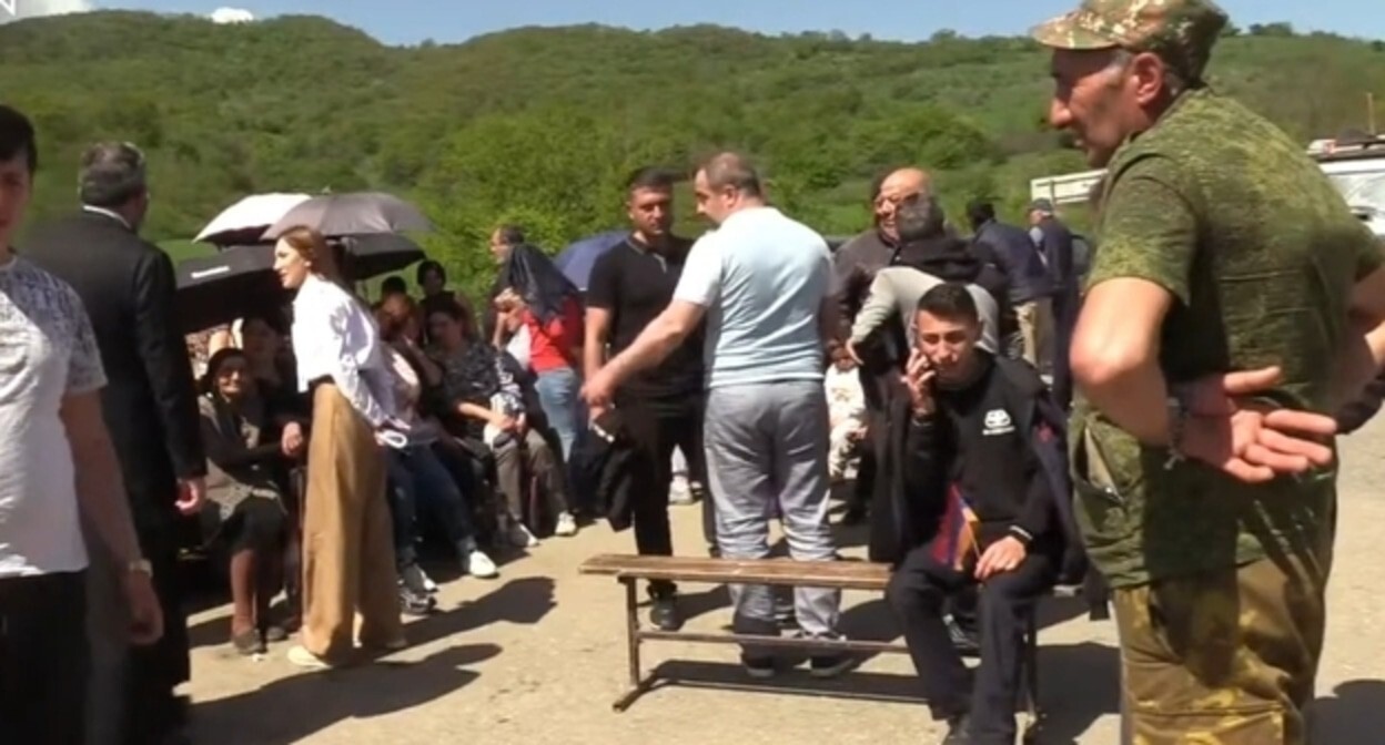 Участники акции протеста в Тавушской области. Кадр видеосюжета The Armenian Report https://www.youtube.com/live/5SNXRRQ0JnQ?si=6CZpQXYG9jh_7Q4A Участники акции протеста в Тавушской области. Кадр видеосюжета The Armenian Report https://www.youtube.com/live/5SNXRRQ0JnQ?si=6CZpQXYG9jh_7Q4A