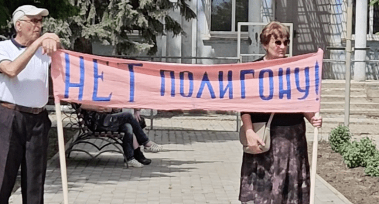 Участники митинга в станице Советской. Апрель 2024 года. Фото Кристины Романовой для "Кавказского узла" Участники митинга в станице Советской. Апрель 2024 года. Фото Кристины Романовой для "Кавказского узла"