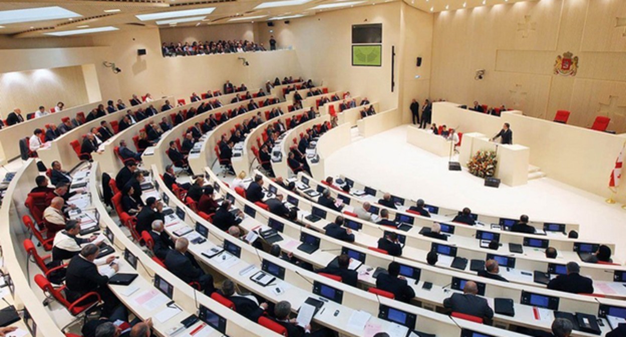 Парламент Грузии. Фото: Report https://report.az/ru/v-regione/stoltenberg-ukraina-nahoditsya-na-neobratimom-puti-k-chlenstvu-v-nato/ Парламент Грузии. Фото: Report https://report.az/ru/v-regione/stoltenberg-ukraina-nahoditsya-na-neobratimom-puti-k-chlenstvu-v-nato/