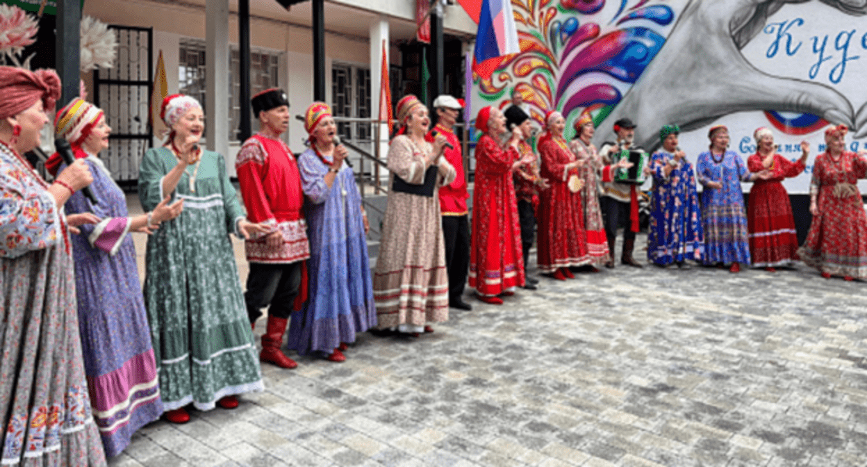 Праздничный концерт в Кудепсте, фото корреспондента "Кавказского узла" Праздничный концерт в Кудепсте, фото корреспондента "Кавказского узла"