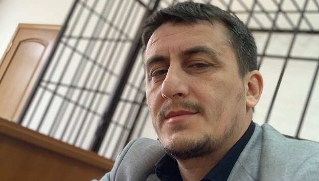 Адвокат Махмуд Гаджиев представляет интересы Руслана Камалова в суде. Фото: Махмуд Гаджиев, страница адвоката в Intagram* www.instagram.com/advocat_gadjiev/p/COiORuLHRLu/ Адвокат Махмуд Гаджиев представляет интересы Руслана Камалова в суде. Фото: Махмуд Гаджиев, страница адвоката в Intagram* www.instagram.com/advocat_gadjiev/p/COiORuLHRLu/