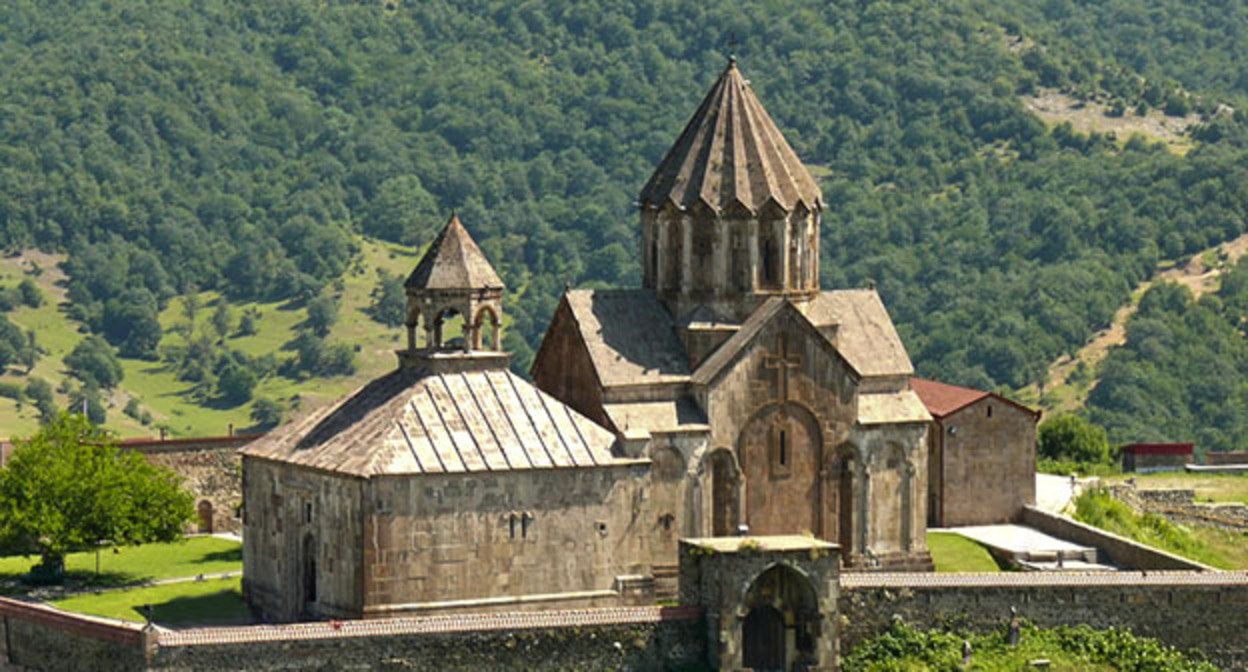 Монастырь Гандзасар. Фото: Mardanyan Aleksandr. https://ru.wikipedia.org Монастырь Гандзасар. Фото: Mardanyan Aleksandr. https://ru.wikipedia.org