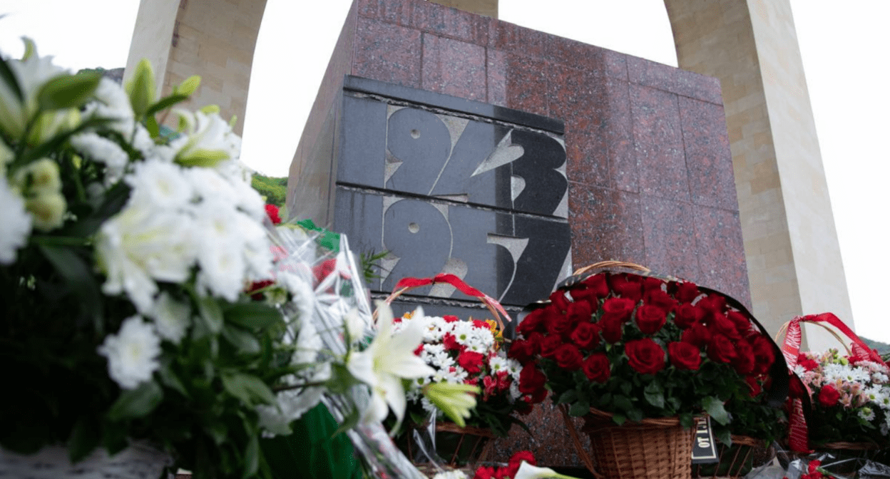 Мемориал жертвам репрессий карачаевского народа в Карачаевске. Скриншот фото из Telegram-канала Марата Урусова от 03.05.24, https://t.me/maraturusov/5961 Мемориал жертвам репрессий карачаевского народа в Карачаевске. Скриншот фото из Telegram-канала Марата Урусова от 03.05.24, https://t.me/maraturusov/5961