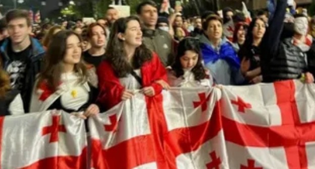 Шествие против закона об иноагентах, фото: https://www.newsgeorgia.ge/ Шествие против закона об иноагентах, фото: https://www.newsgeorgia.ge/