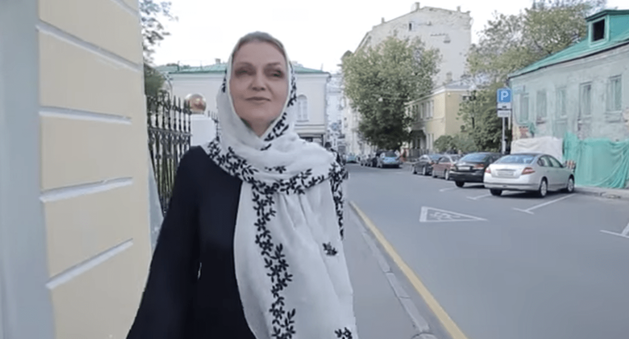 Надежда Кеворкова. Стоп-кадр видео "Алиф ТВ" от 04.09.2017, https://www.youtube.com/watch?v=T1_J-lCtZ-8&list=PLRALUa8Cg90ObrcFX6I2C_FeaXWX2V1Zt&index=11 Надежда Кеворкова. Стоп-кадр видео "Алиф ТВ" от 04.09.2017, https://www.youtube.com/watch?v=T1_J-lCtZ-8&list=PLRALUa8Cg90ObrcFX6I2C_FeaXWX2V1Zt&index=11
