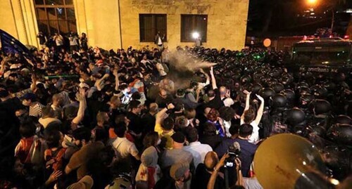 Акция протеста против принятия закона об иноагентах в Грузии. Фото: Anna-News https://anna-news.info/v-gruzii-sostoyalis-massovye-aktsii-protesta-protiv-prinyatiya-zakon-ob-inoagentah/ Акция протеста против принятия закона об иноагентах в Грузии. Фото: Anna-News https://anna-news.info/v-gruzii-sostoyalis-massovye-aktsii-protesta-protiv-prinyatiya-zakon-ob-inoagentah/