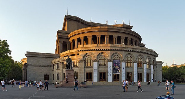 Площадь Свободы в Ереване. Фото: Alexxx1979 https://ru.wikipedia.org Площадь Свободы в Ереване. Фото: Alexxx1979 https://ru.wikipedia.org