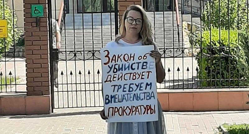 Зоозащитница Мария Ткачева в одиночном пикете. Фото: Елена Есипова https://vk.com/wall494467841_30500 Зоозащитница Мария Ткачева в одиночном пикете. Фото: Елена Есипова https://vk.com/wall494467841_30500