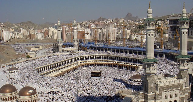 Паломники в мечети Аль-Харам. Фото: Al Jazeera English https://ru.wikipedia.org Паломники в мечети Аль-Харам. Фото: Al Jazeera English https://ru.wikipedia.org