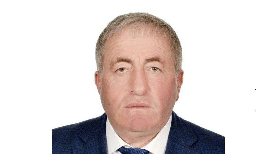 Мурадин Ахматов. Фото с сайта "Единой России", https://kabardin-balkar.er.ru/person/20d57e24-ecbe-491b-be91-d1f571d82a99
Мурадин Ахматов. Фото с сайта "Единой России", https://kabardin-balkar.er.ru/person/20d57e24-ecbe-491b-be91-d1f571d82a99
