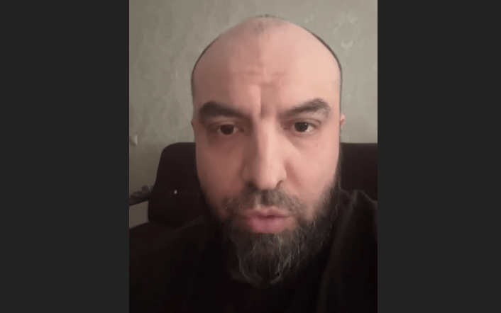 Хаджимурад Ханов. Стоп-кадр видео из Telegram-канала Шамиля Хадулаева от 30.06.24, https://t.me/khadulaev/8013?single Хаджимурад Ханов. Стоп-кадр видео из Telegram-канала Шамиля Хадулаева от 30.06.24, https://t.me/khadulaev/8013?single