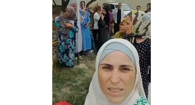 Участницы схода в селе Зеленоморск Карабудахкентского района. Скриншот видео от 10 июля 2024 г. Телеграм канал "Черновик" Участницы схода в селе Зеленоморск Карабудахкентского района. Скриншот видео от 10 июля 2024 г. Телеграм канал "Черновик"