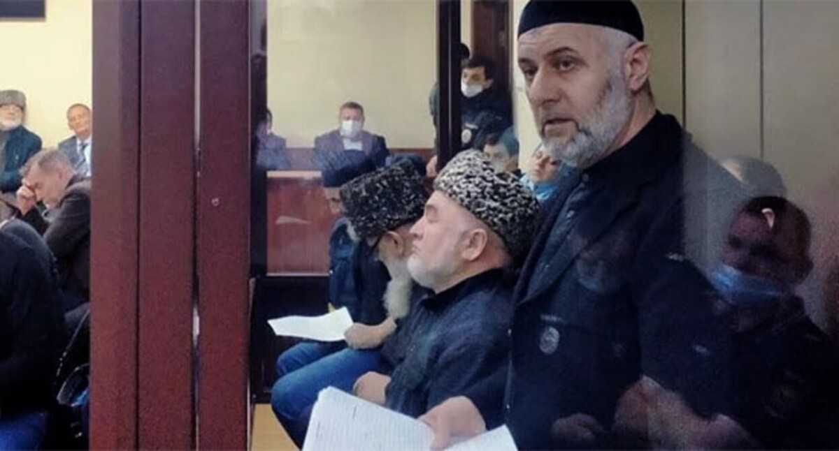 Ингушские активисты (на переднем плане Барах Чемурзиев) в зале суда. Фото корреспондента "Кавказского узла" Ингушские активисты (на переднем плане Барах Чемурзиев) в зале суда. Фото корреспондента "Кавказского узла"