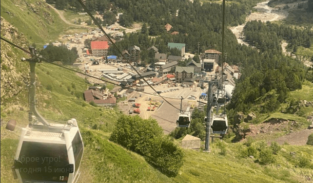 Курорт "Эльбрус". Скриншот фото из Telegram-канала курорта от 15.06.24, https://t.me/elbrusresort/4945 Курорт "Эльбрус". Скриншот фото из Telegram-канала курорта от 15.06.24, https://t.me/elbrusresort/4945