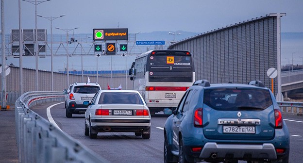 Автомобили на Крымском мосту. Фото: https://mintrans.gov.ru Автомобили на Крымском мосту. Фото: https://mintrans.gov.ru