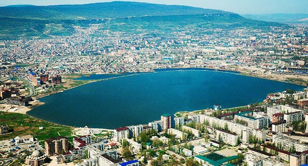 Озеро Ак-Гёль. Фото: https://www.ecmo.ru/mediacategories/vazhnoe/dagestanskoe-ozero-ak-gyol-na-grani-gibeli Озеро Ак-Гёль. Фото: https://www.ecmo.ru/mediacategories/vazhnoe/dagestanskoe-ozero-ak-gyol-na-grani-gibeli