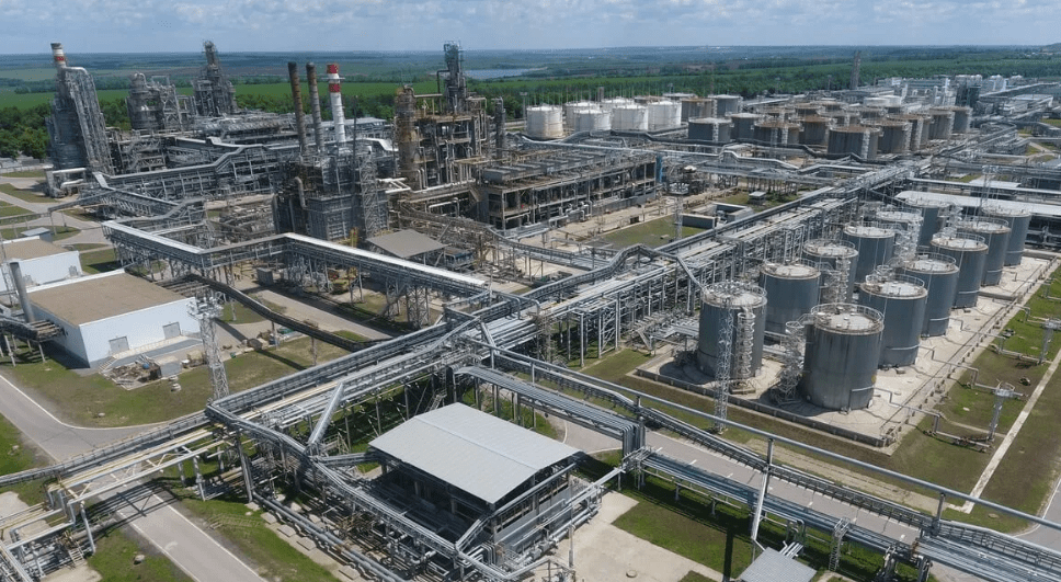 Новошахтинский НПЗ. Фото с сайта Мостранснефть, https://mostransneft.ru/neftebazy/rostovskaya_oblast/znp_novoshakhtinskiy/ Новошахтинский НПЗ. Фото с сайта Мостранснефть, https://mostransneft.ru/neftebazy/rostovskaya_oblast/znp_novoshakhtinskiy/