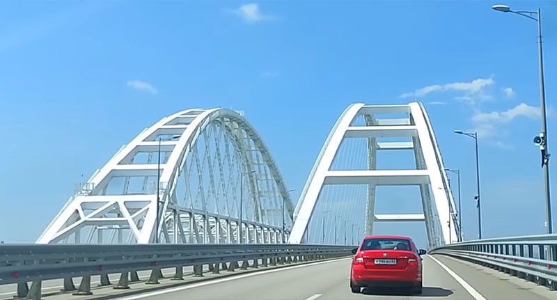 Крымский мост. Кадр из видео https://www.youtube.com/watch?v=v4SSMwphA_Y Крымский мост. Кадр из видео https://www.youtube.com/watch?v=v4SSMwphA_Y