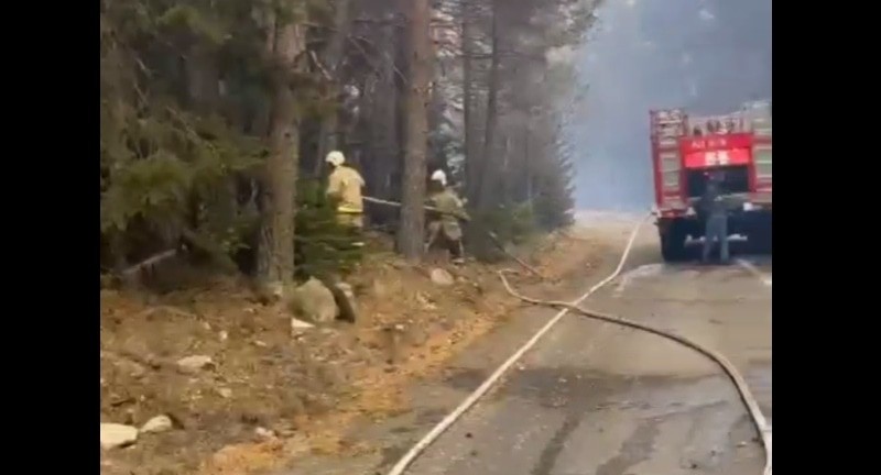 Тушение пожара в Гоначхирском ущелье. Кадр видео УМЧС по Карачаево-Черкесии https://t.me/mchskchr/6336 Тушение пожара в Гоначхирском ущелье. Кадр видео УМЧС по Карачаево-Черкесии https://t.me/mchskchr/6336