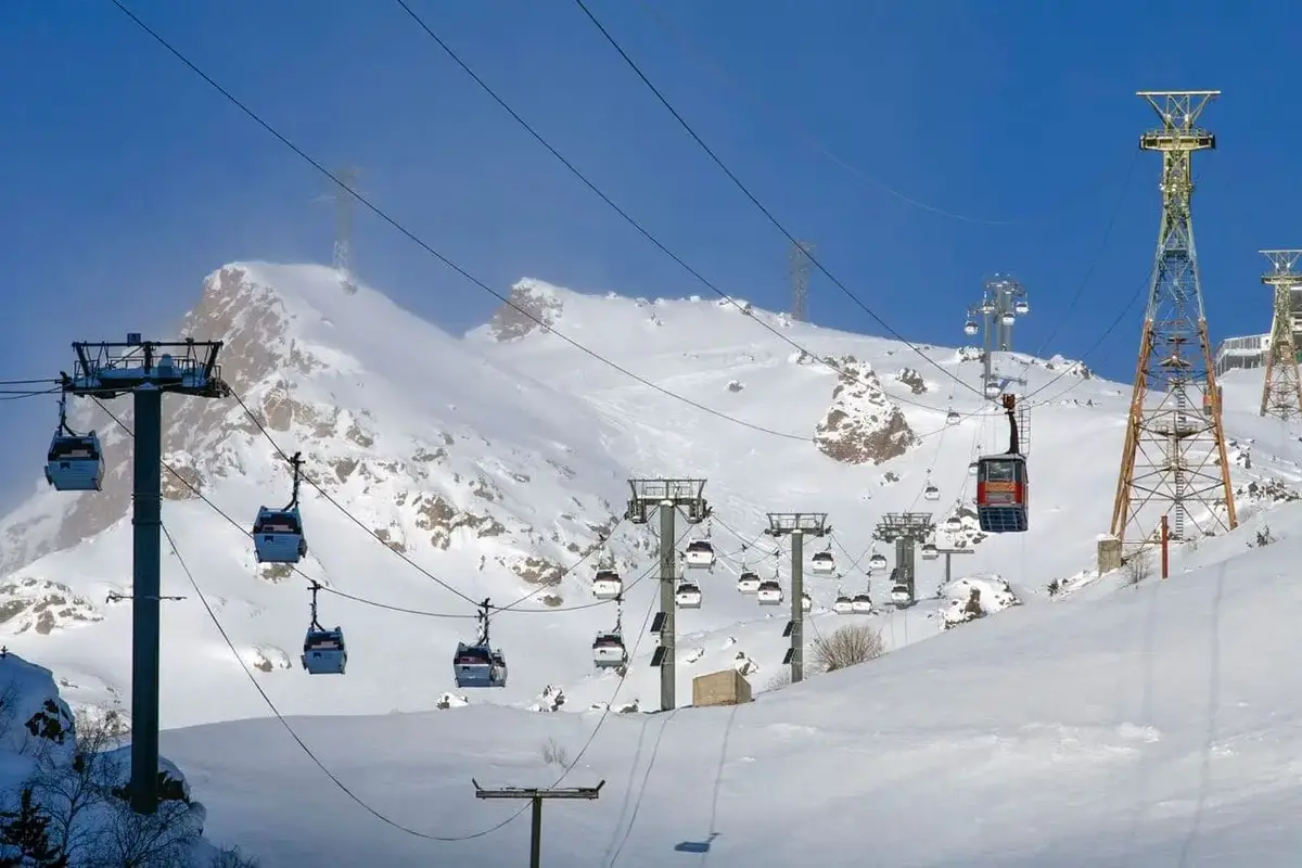 Канатная дорога в "Эльбрусе". Фото: https://resort-elbrus.ru/tracks Канатная дорога в "Эльбрусе". Фото: https://resort-elbrus.ru/tracks