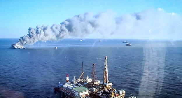 Возгорание на месторождении "Гюнешли" в Каспийском море,/ Фото: http://ru.sputnik.az/incidents/20160926/407164972/na-gjuneshli-prodolzhaetsja-likvidacija-pozhara.html Возгорание на месторождении "Гюнешли" в Каспийском море,/ Фото: http://ru.sputnik.az/incidents/20160926/407164972/na-gjuneshli-prodolzhaetsja-likvidacija-pozhara.html