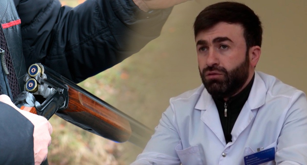 Коллаж "Кавказского узла": ружье и врач Динислам Айдинов. Фото врача: стоп-кадр видео канала КЧГУ https://rutube.ru/video/2d4e96ed54ccdbce6f5fe4439e8c51f7/
Фото ружья: pxhere.com Коллаж "Кавказского узла": ружье и врач Динислам Айдинов. Фото врача: стоп-кадр видео канала КЧГУ https://rutube.ru/video/2d4e96ed54ccdbce6f5fe4439e8c51f7/
Фото ружья: pxhere.com