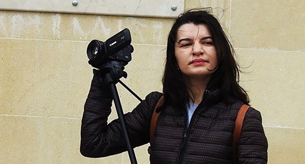 Севидж Вагифгызы. Фото: https://oc-media.org/ru/na-azerbayodzhanskogo-zhurnalista-podali-v-sud-za-videosyuzhet-o-falsifikatsii-vyborov/ Севидж Вагифгызы. Фото: https://oc-media.org/ru/na-azerbayodzhanskogo-zhurnalista-podali-v-sud-za-videosyuzhet-o-falsifikatsii-vyborov/
